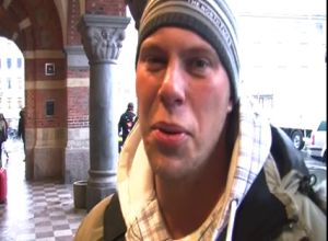 Мужики рвут большое очко крошки