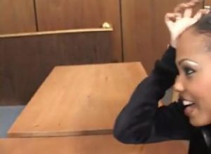 Лесбийское порно черной судьи