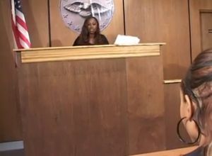 Лесбийское порно черной судьи