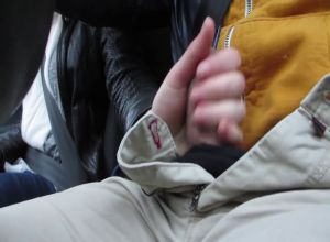 Сосет в машине на ходу любительское