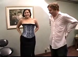 Секс машина ебет зрелых баб