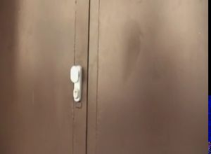 Два парня отдыхают со шлюхой в клубе