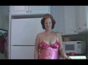 Секс сына с мамочкой на кухне