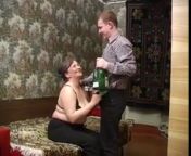 Пьяный сын трахнул свою пристарелую мать. Русский инцест