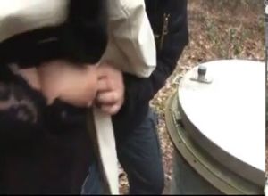 Немец насадил жену на хуй в парке