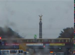 Немецкие таксисты пустили девушку по кругу
