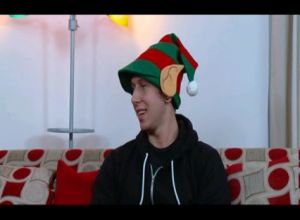 Эльф выебал снеругочку Санты