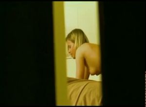 Друг трахает свою подружку а приятель снимает скрытно