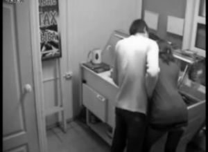 Секс в магазине перед скрытой камерой
