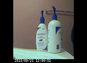 Скрытая камера в ванной молодой