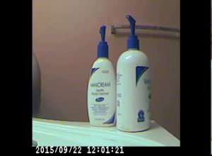 Скрытая камера в ванной молодой