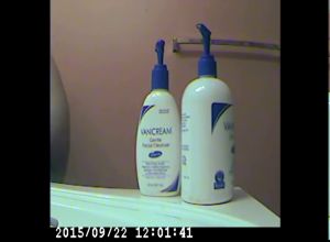 Скрытая камера в ванной молодой