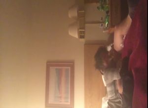 Шлюха сосет на скрытую камеру