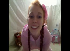 Соло мастурбация молоденькой девочки