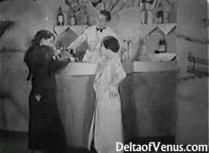 Винтай Порно 1930 ФФМ Троитса  Нудистскиы Бар