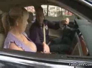С толстушкоы познакомилис на улитсе