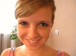 Русская девка ест сперму