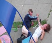 Пьяные русские алкаши трахаются на детской площадке