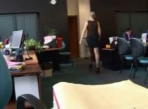 Шеф кончил на лысую секретаршу