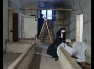 Монашка дает в тугой анал