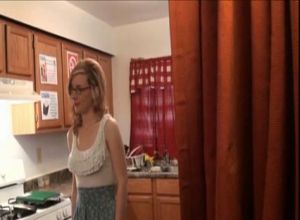 Дедушка воспитывает молодую девушку