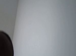 Трахает белую и черную бабу