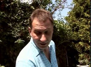 Брат трахает сестру у бассейна инцест