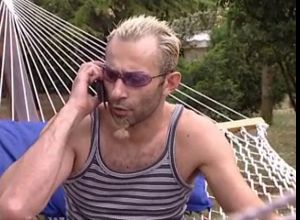 Итальянское порно с сискатой девкой