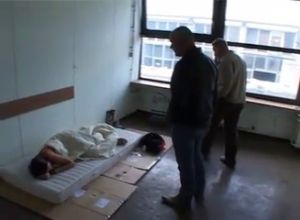 Немцы изнасиловали бездомную девушку