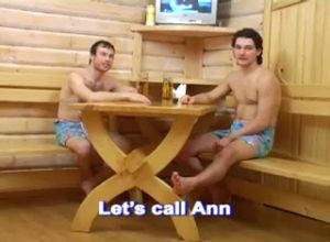 Русская проститутка трахается в жопу в сауне