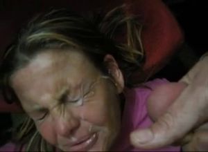 Конча на морду Она в шоке