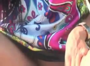 Любит засветится