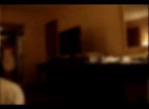 С жены слетело полотенце перед чужим мужиком