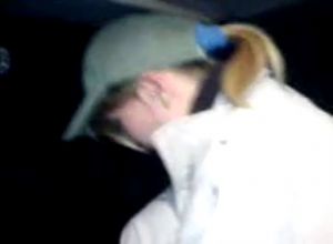 Курит жопой шлюха