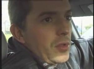 Украинка сосет у толпы в машине